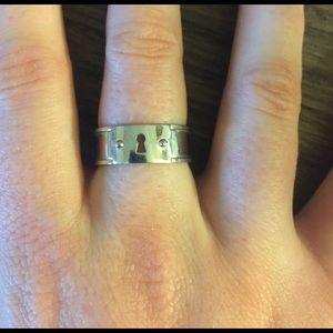 Fossil ring size 7, keyhole design