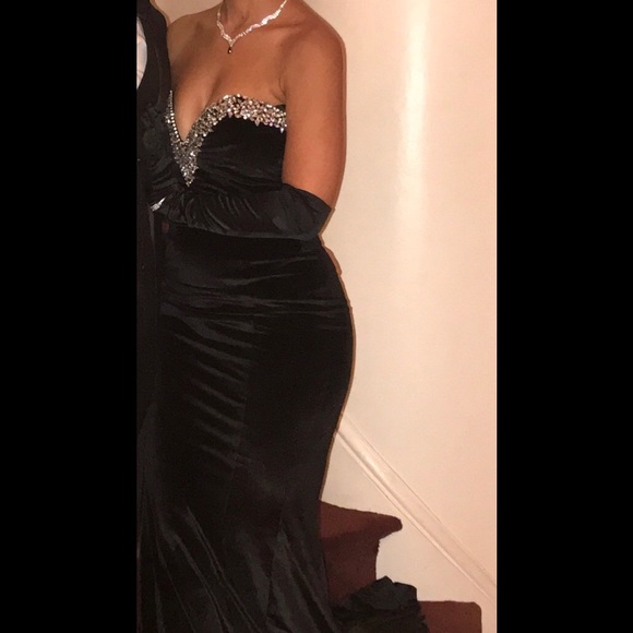 ABSOLUTELY STUNNING!! 😍 - Picture 2 of 3