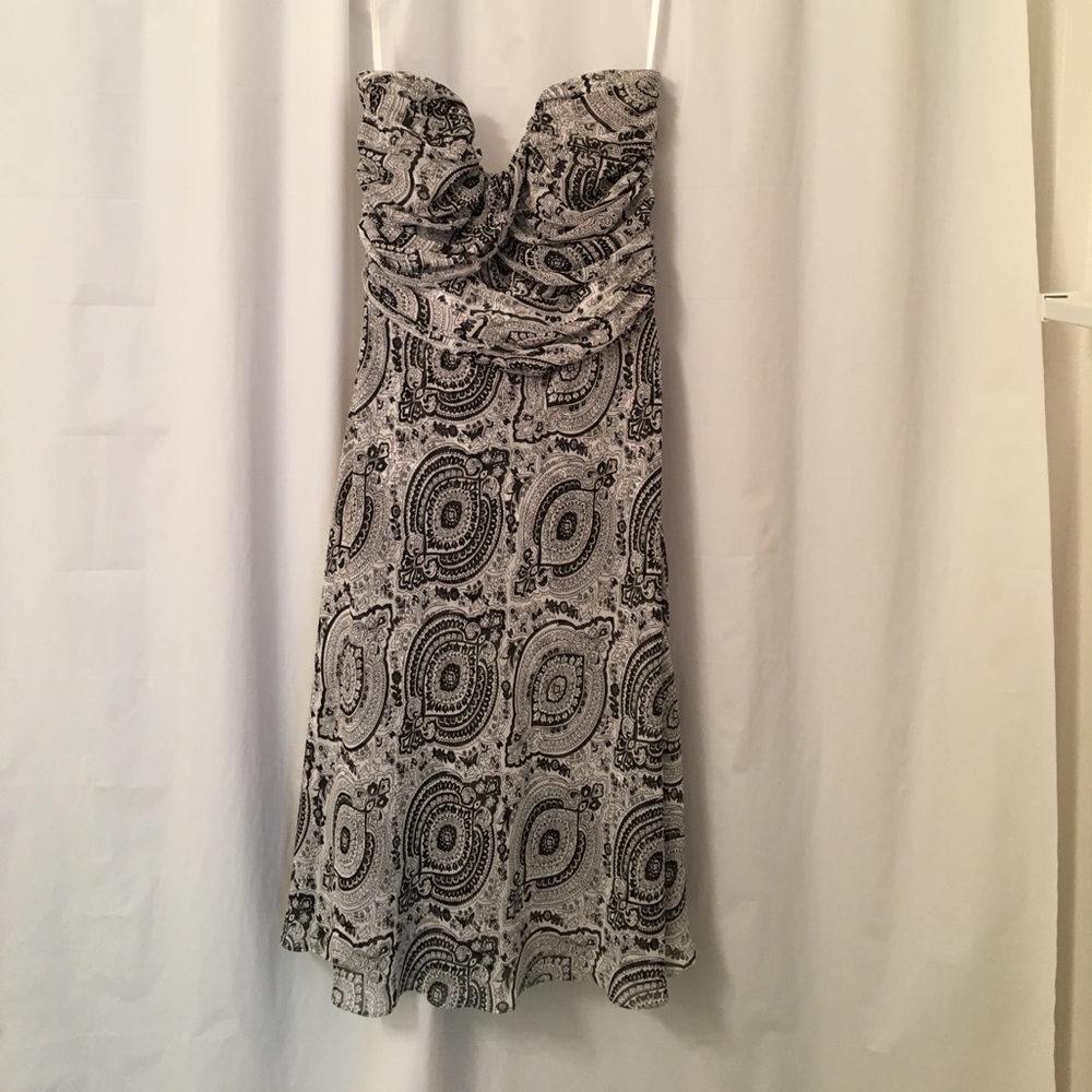 White House | Black Market strapless dress. Size 8