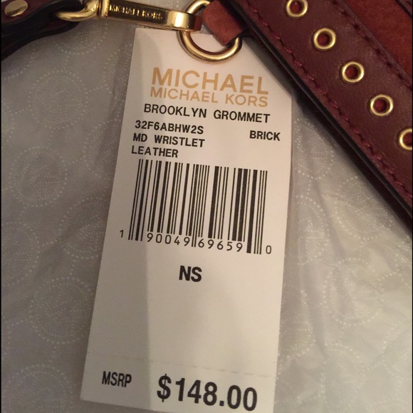 MICHAEL KORS LEATHER WRISTLET - Picture 4 of 5