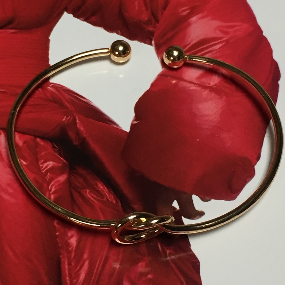 🆕 Simple Knot 18k Gold Plated Bangle Bracelet