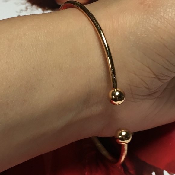 🆕 Simple Knot 18k Gold Plated Bangle Bracelet - Picture 3 of 3