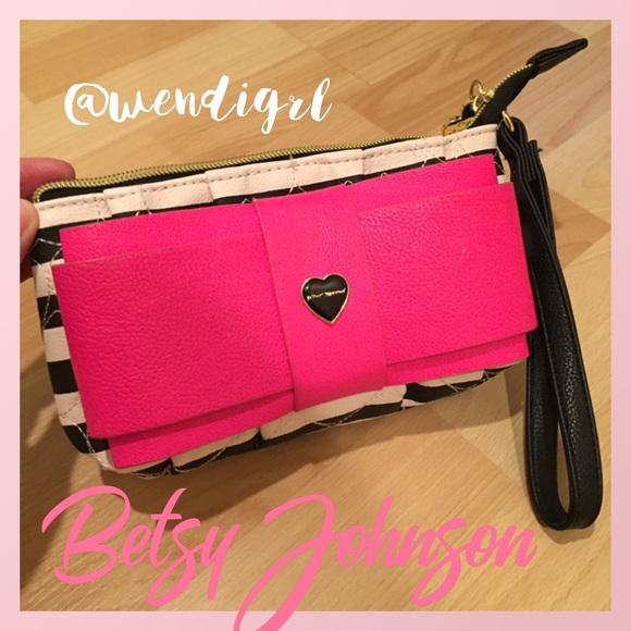 Betsey Johnson- wristlet - Picture 1 of 4