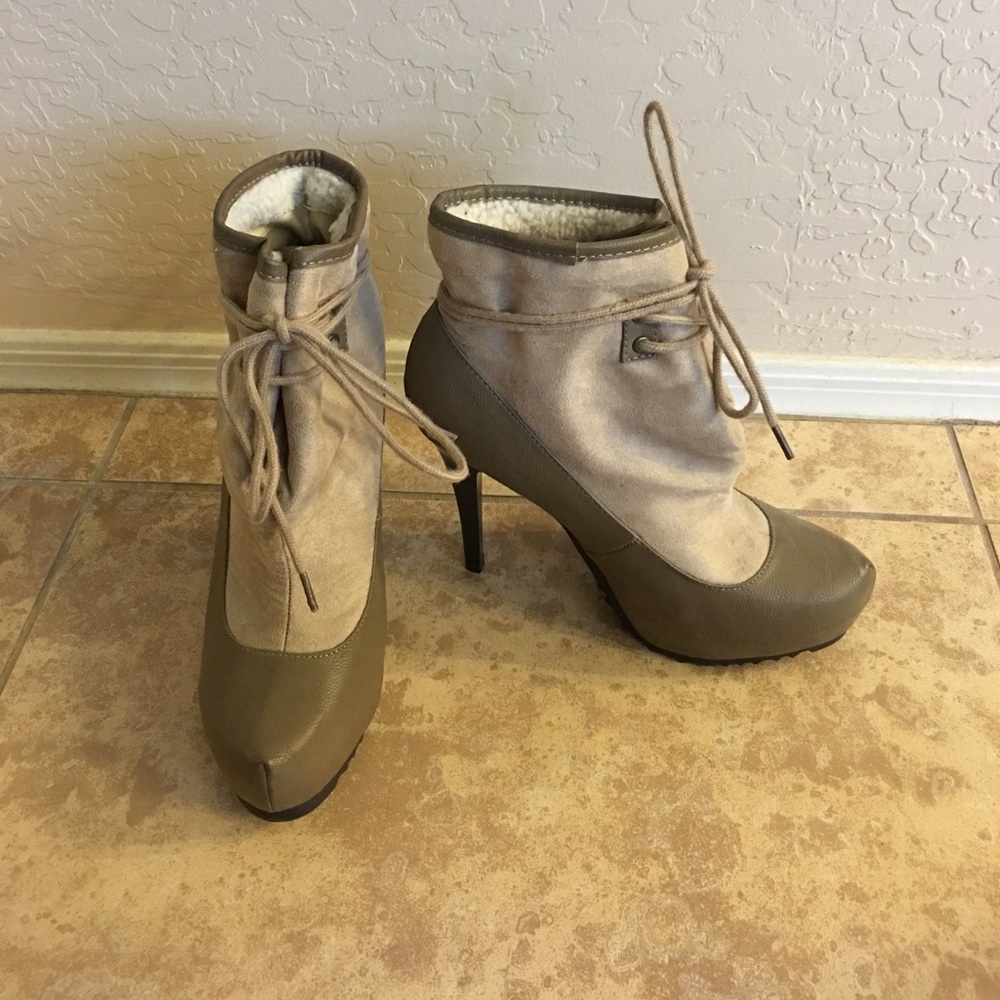 Selling ankle boots heels 5 1/2 inches army color