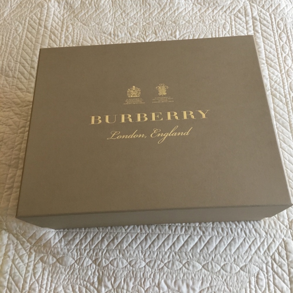 Burberry empty purse box