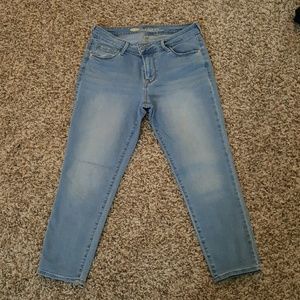Light wash denim ankle length