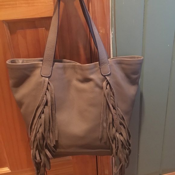 ❤️Vince Camuto leather tote with fringes❤️ - Picture 1 of 4