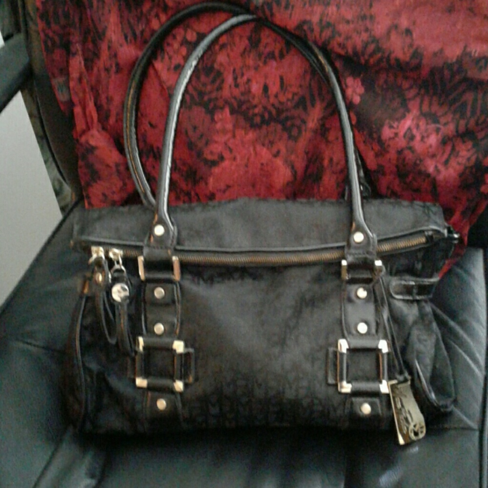 ☇☇Marc Fisher black signature handbag☇☇