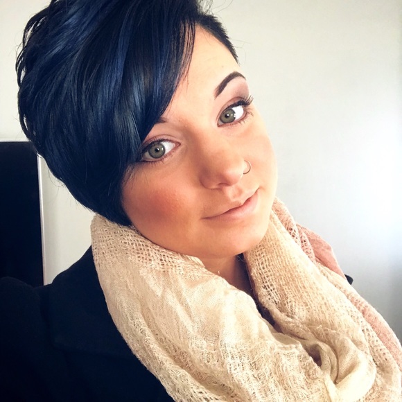 Meet your Posher, Alexandra - Picture 3 of 8