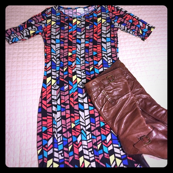 LuLaRoe Dresses & Skirts - Geometric print knee length dress
