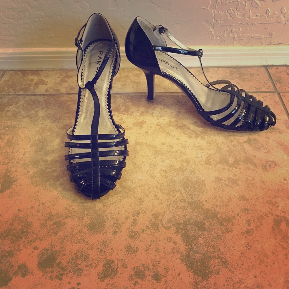 Selling black rampage heels
