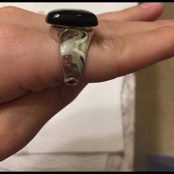 Black gem ring. Size 7 - Picture 2 of 2