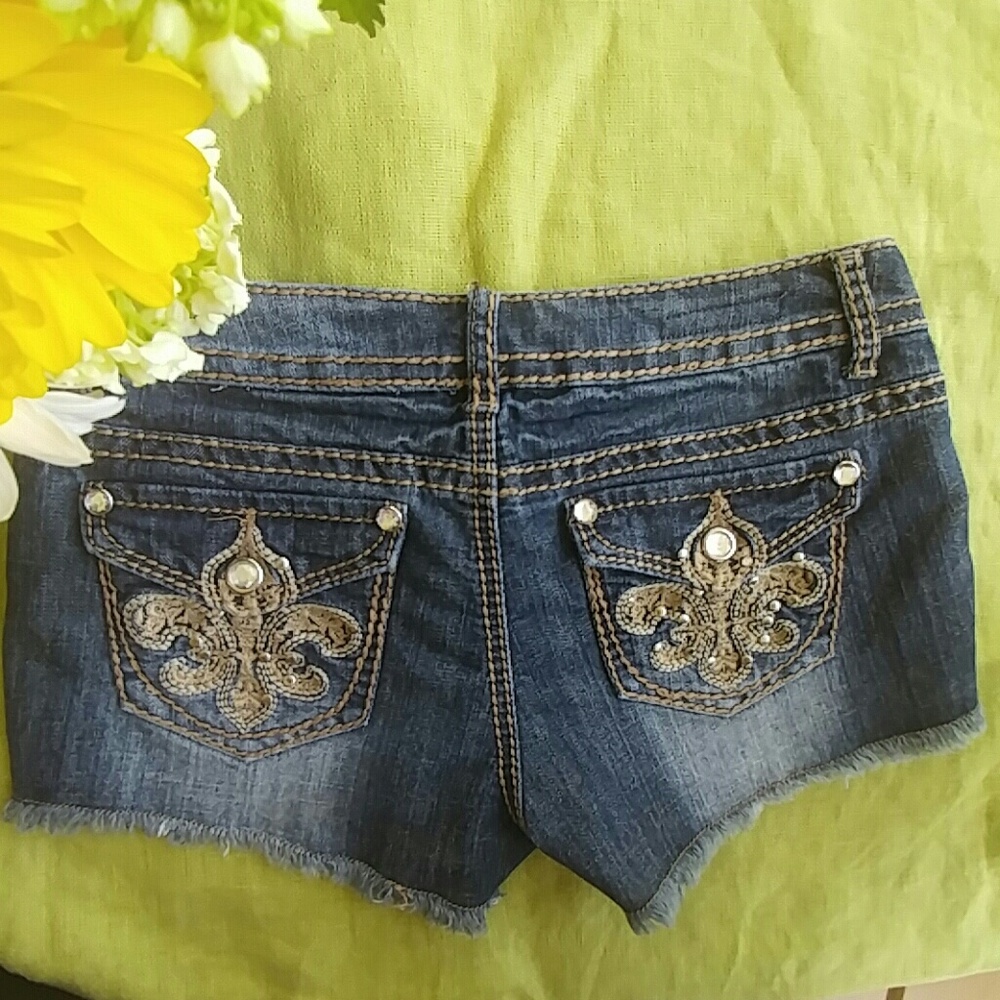 BLUE JEAN MISS ME LIKE CUT OFF SHORTS
