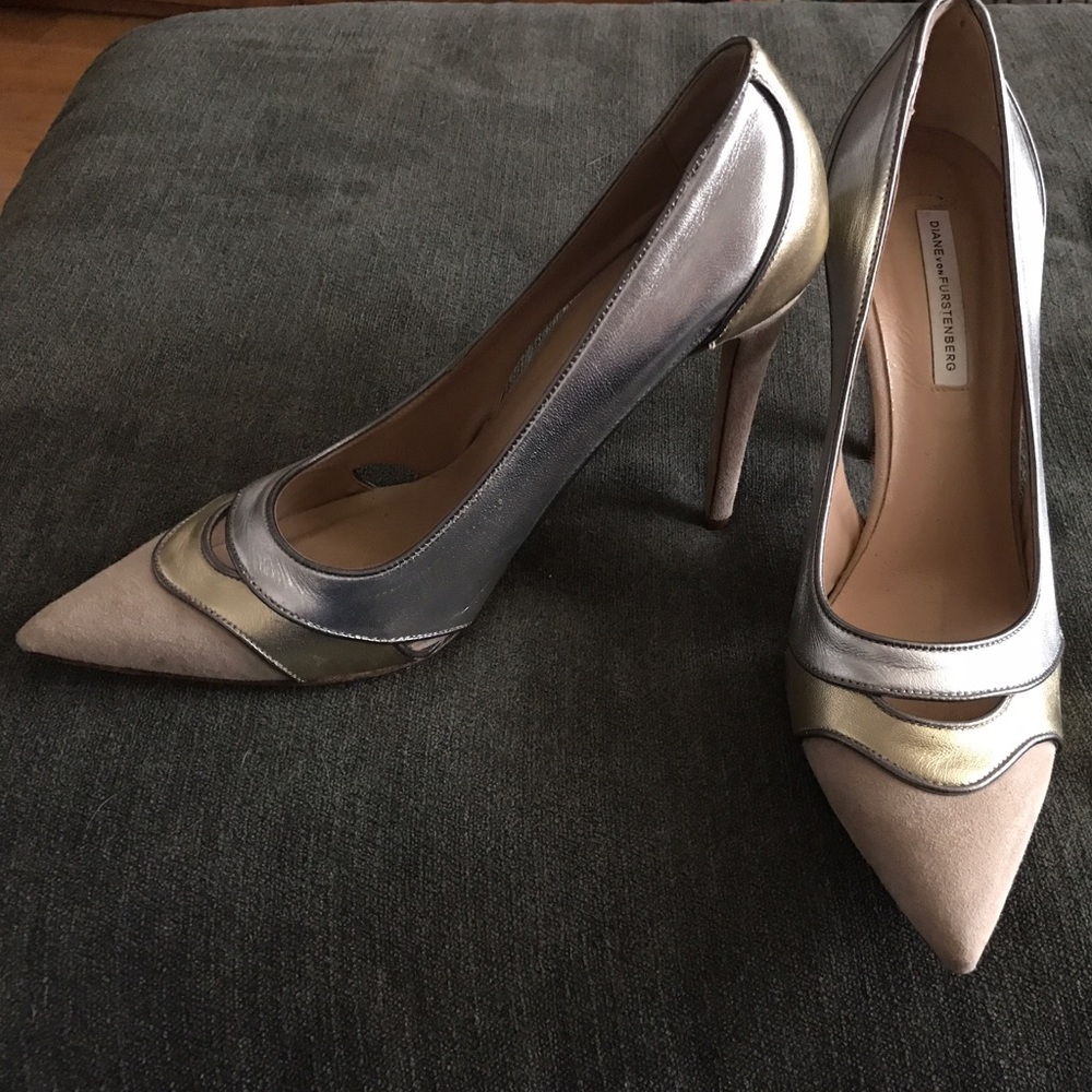 Diane Von Furstenberg metallic pumps size 10
