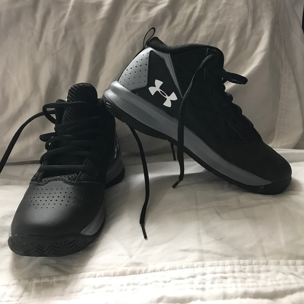 Kids Size 1 Under Armour shoes