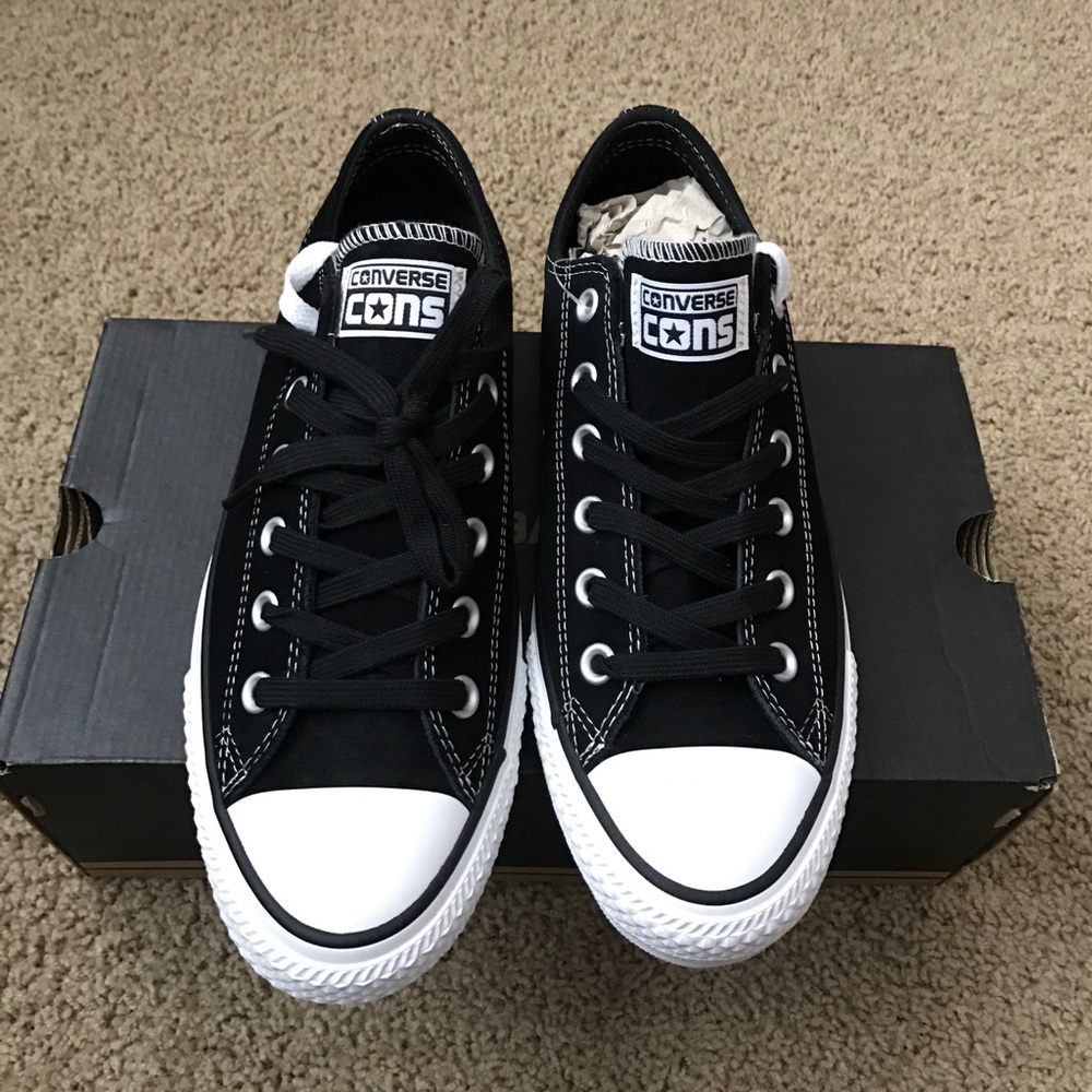 NIB Converse - Picture 2 of 4