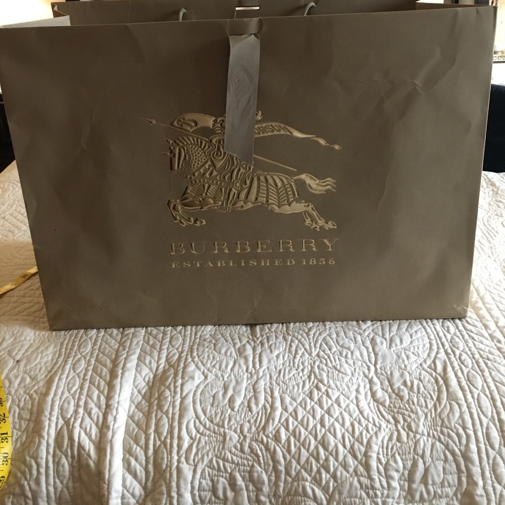 XL Burberry shopping bag