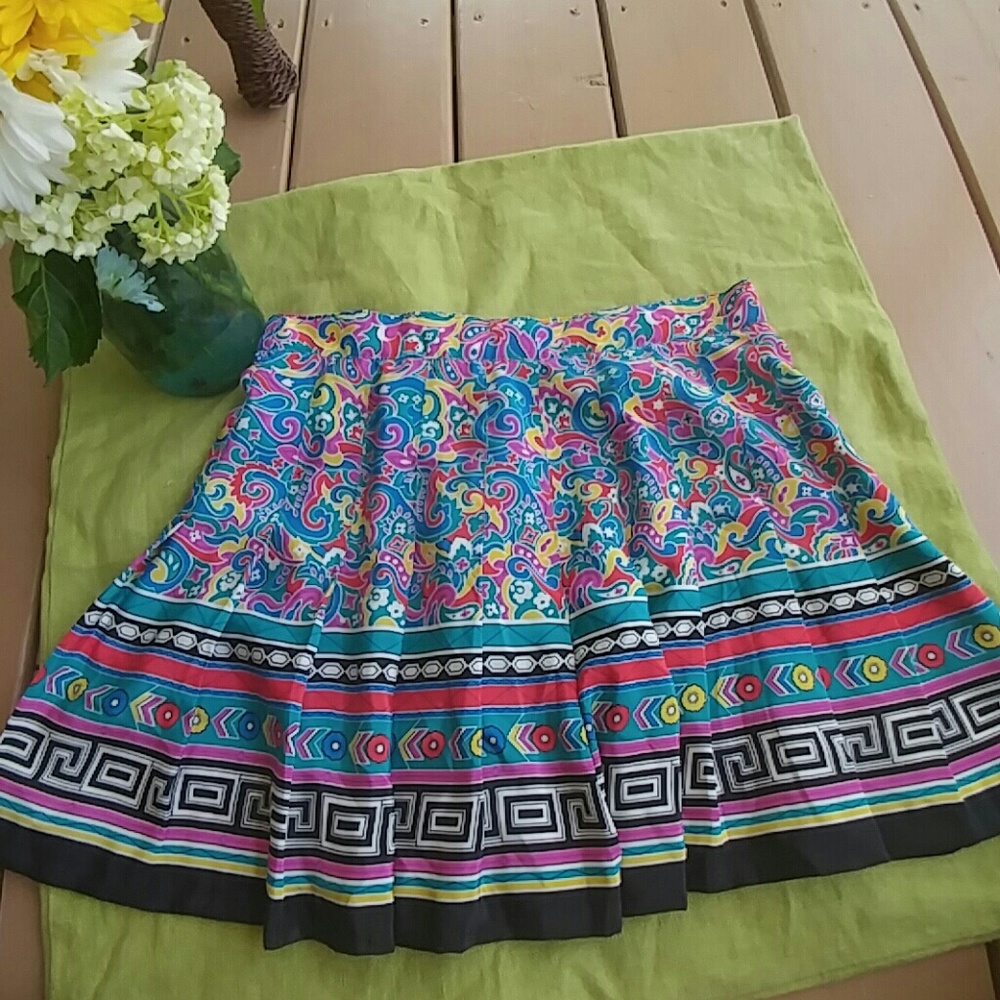 *BOLD AND COLORFUL SKIRT*