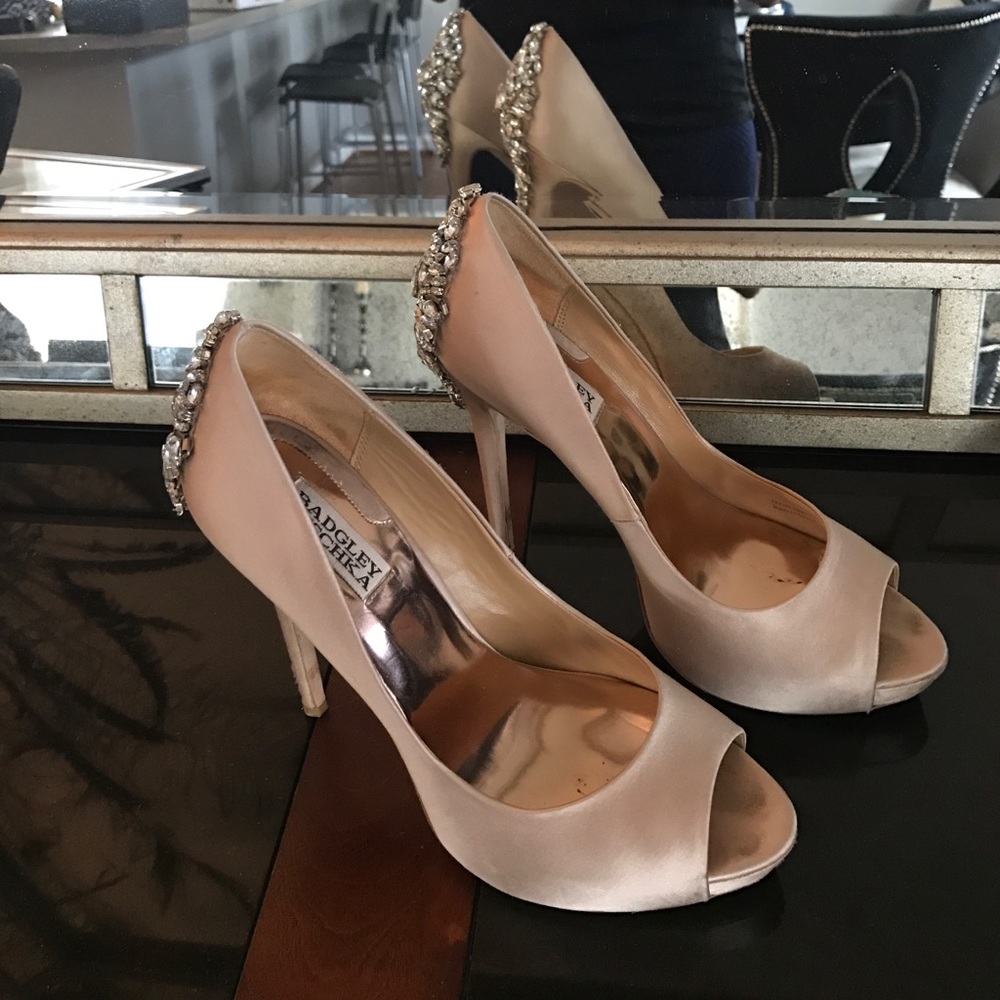 Badgley Mischka peep toe pumps