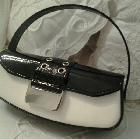 GIRLS MINI BLACK & WHITE PURSE/BAG MAGT. CLOSIER - Picture 2 of 8