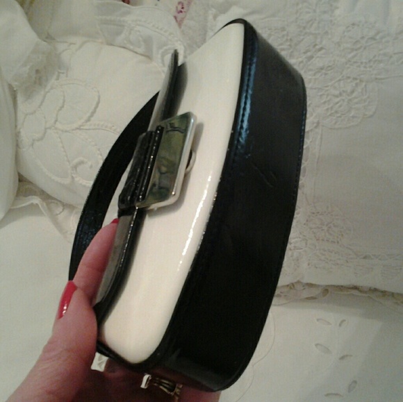 GIRLS MINI BLACK & WHITE PURSE/BAG MAGT. CLOSIER - Picture 5 of 8