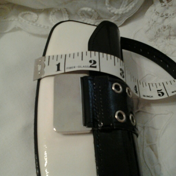 GIRLS MINI BLACK & WHITE PURSE/BAG MAGT. CLOSIER - Picture 7 of 8