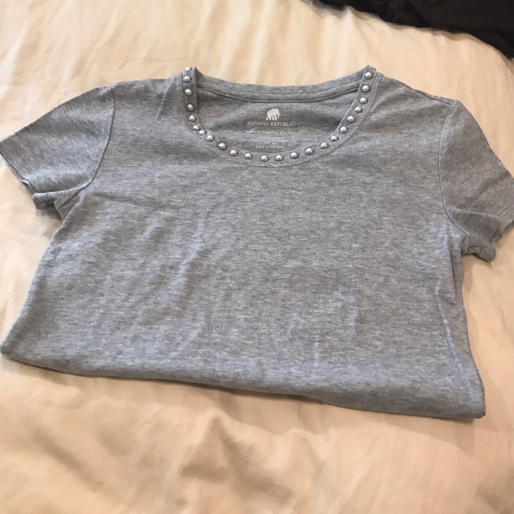 Grey T-shirt with pearl studs on neckline