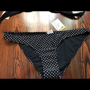 NWT: Volcom bikini bottom- Large