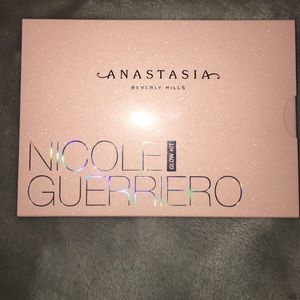 Anastasia Beverly Hills Nicole Guerriero Glow Kit