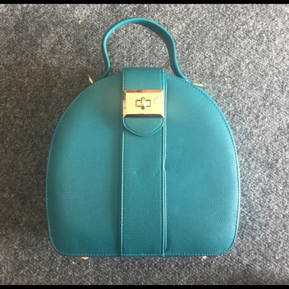 Snob essentials crossbody bag