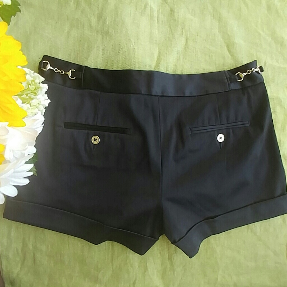 *EXPRESS SHORTS*