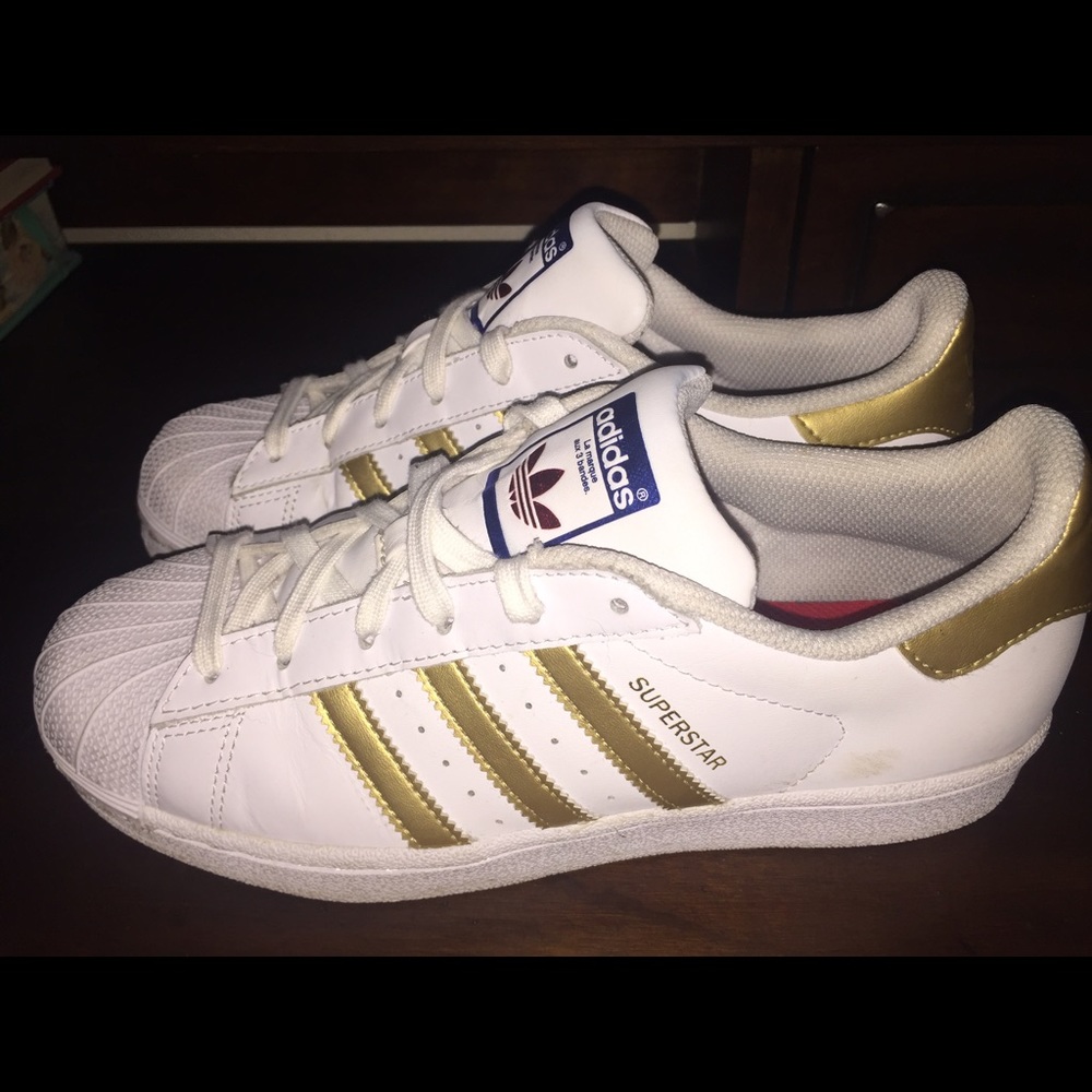 Gold Metallic Adidas Superstars ‼️