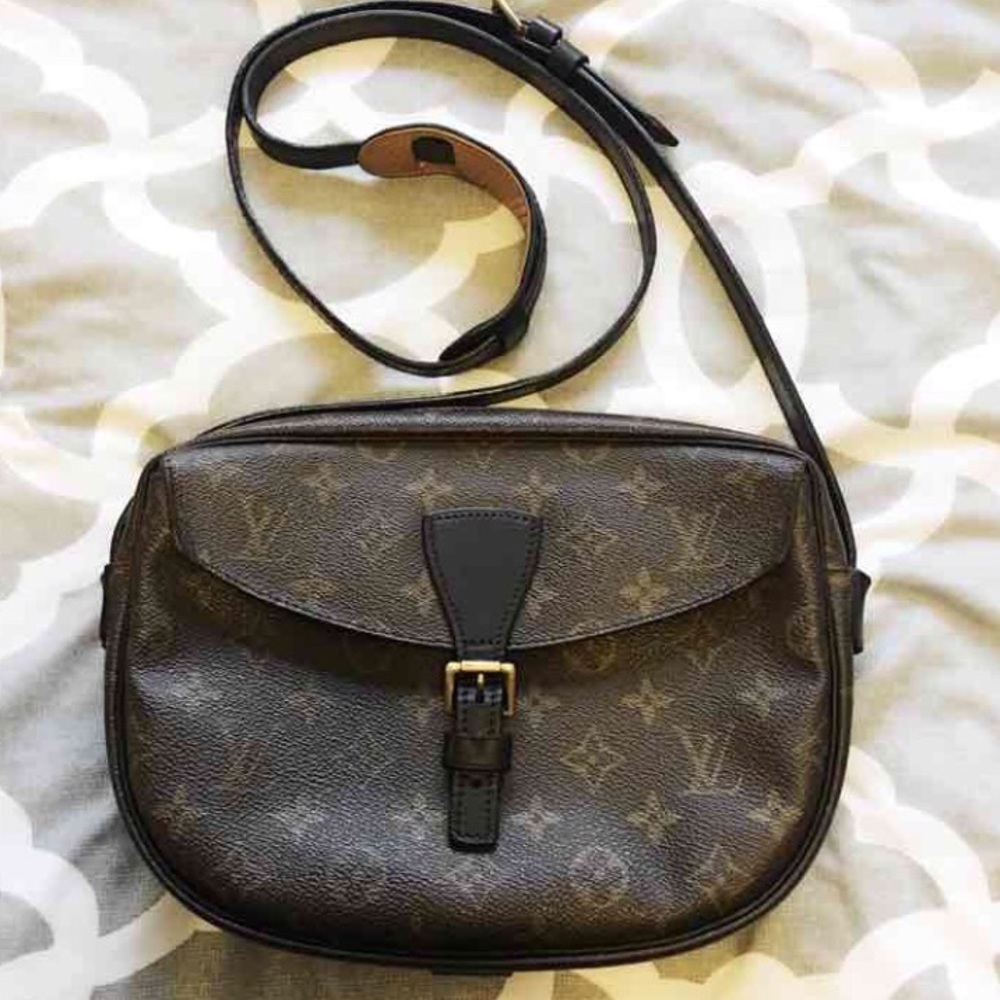 LOUIS VUITTON authentic custom jeune fille.