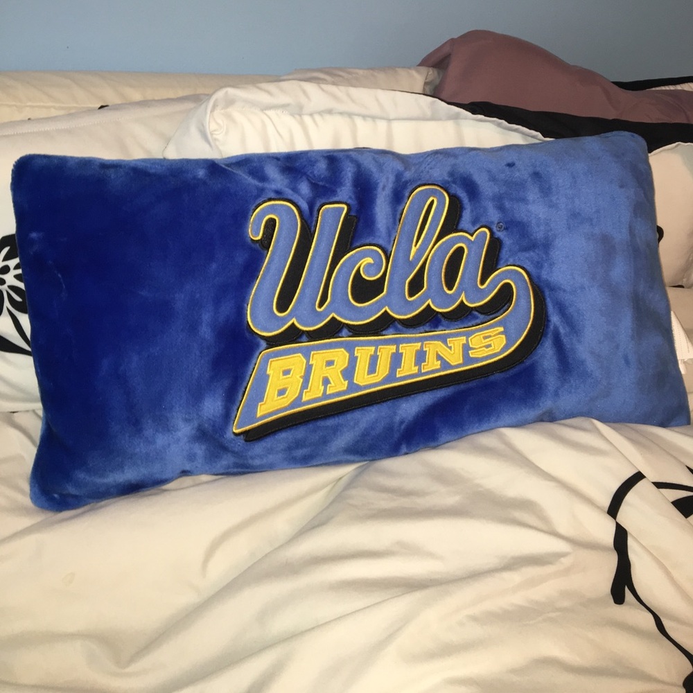 💙💛 SOFT NEW UCLA BRUINS PILLOW 💛💙