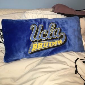 💙💛 SOFT NEW UCLA BRUINS PILLOW 💛💙