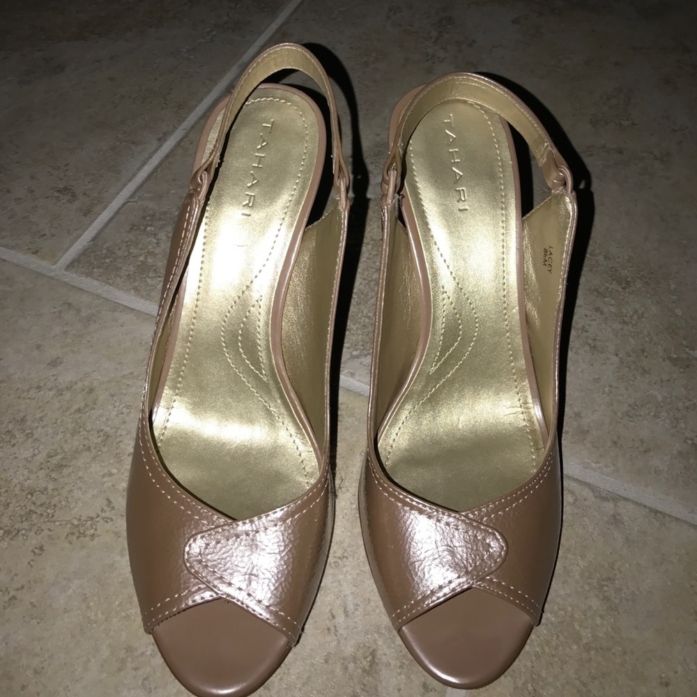 Tahari Lacey Peep-toes! Size 8.5 Metallic-Pink