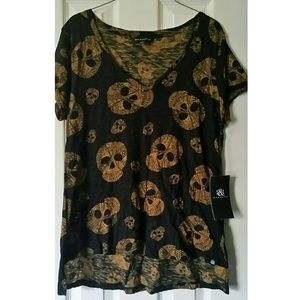 Black and brown skull tshirt