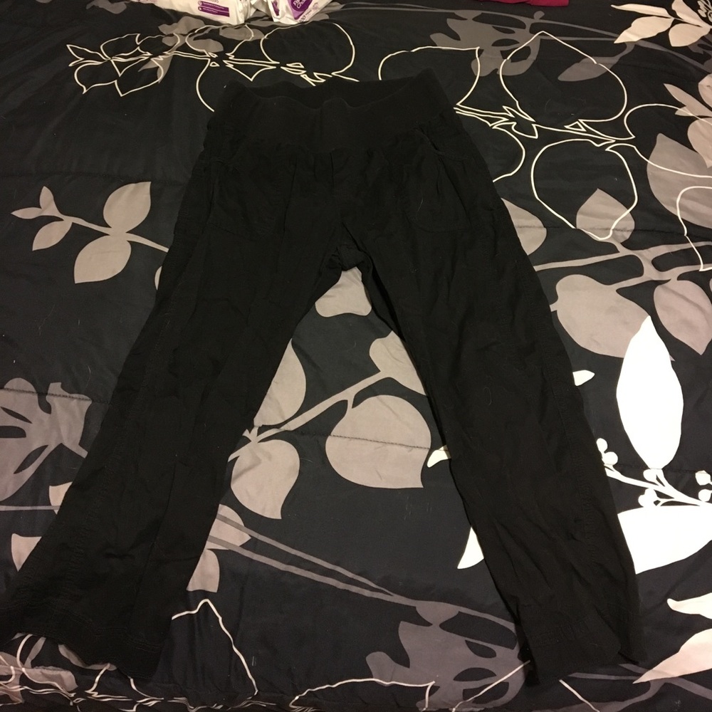 Maternity capris