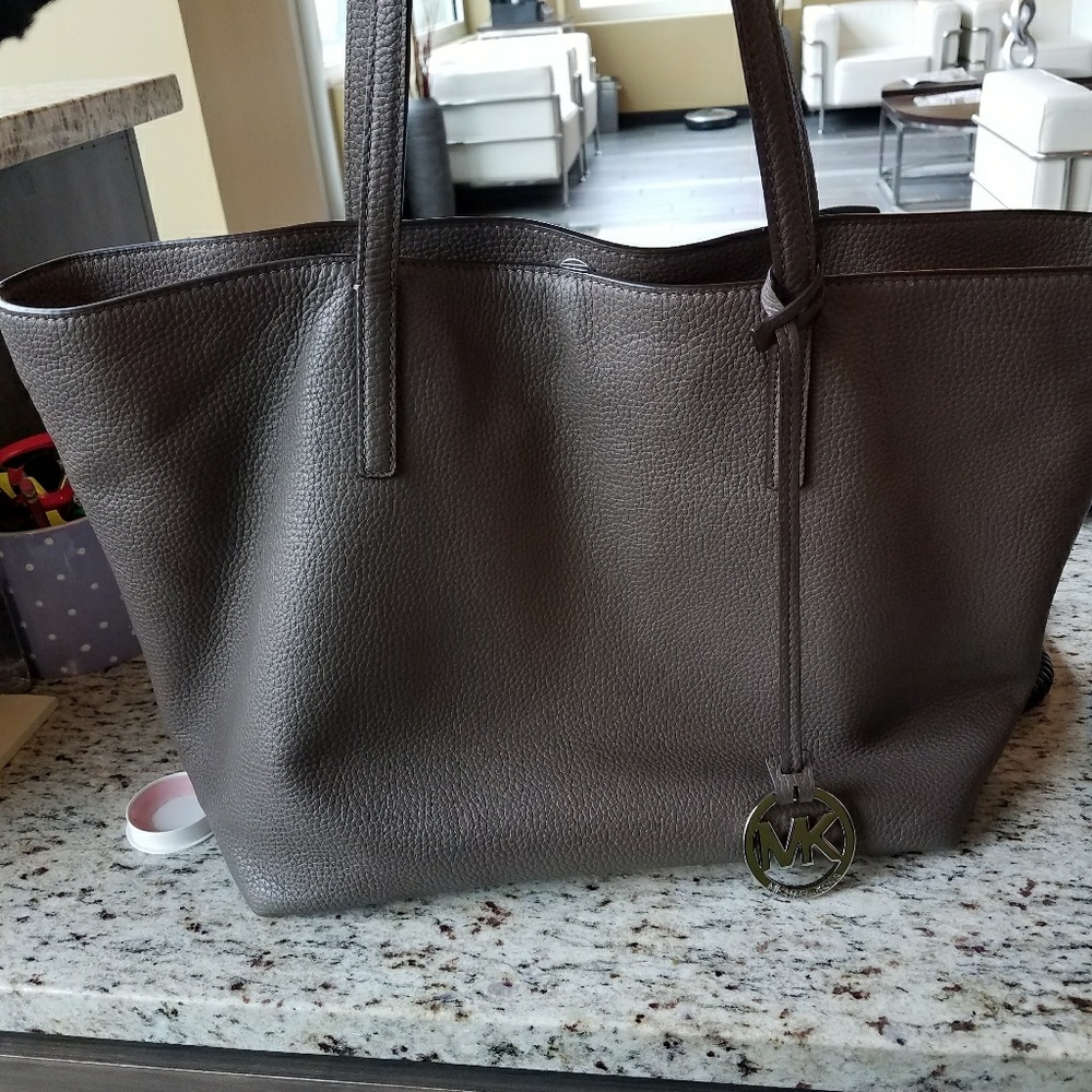 Michael kors Tote!!!! Authentic