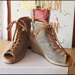 Lace Up Wedge Shoes 👠