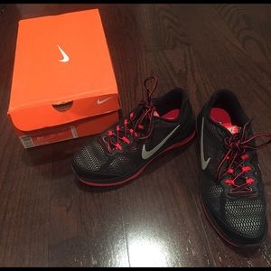 Kids Nike Dual Fusion Run Sneakers in 6Y