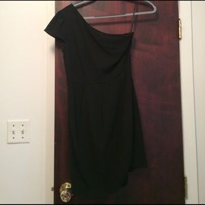 One-shoulder black dress