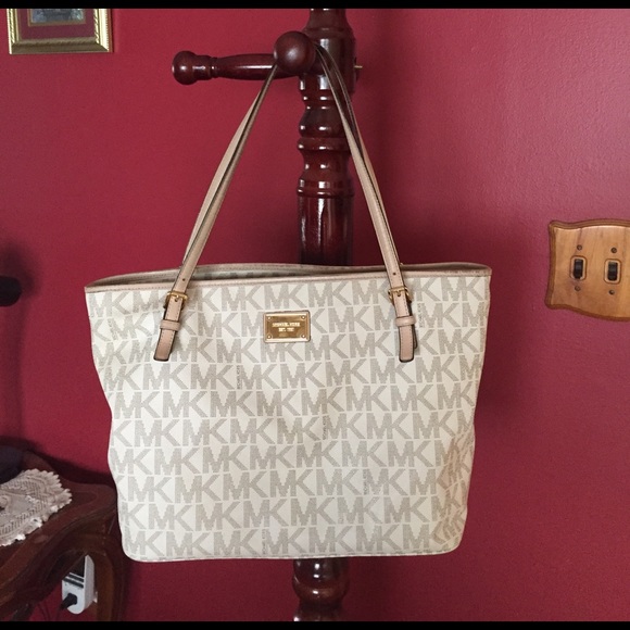 Authentic MK Spring 🌼🌺💐 - Picture 1 of 4