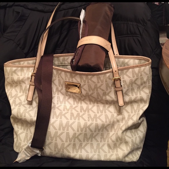 Authentic MK Spring 🌼🌺💐 - Picture 4 of 4