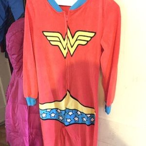 Juniors onesie of wonder women!