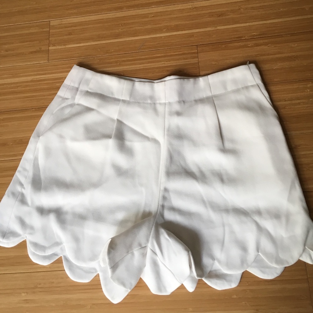 Scallop White Shorts