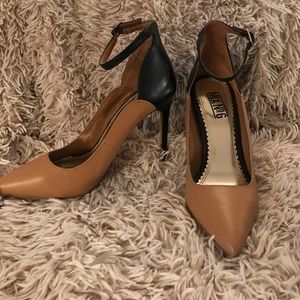 Never Worn Black & Tan 3-inch Mix No6 Heels