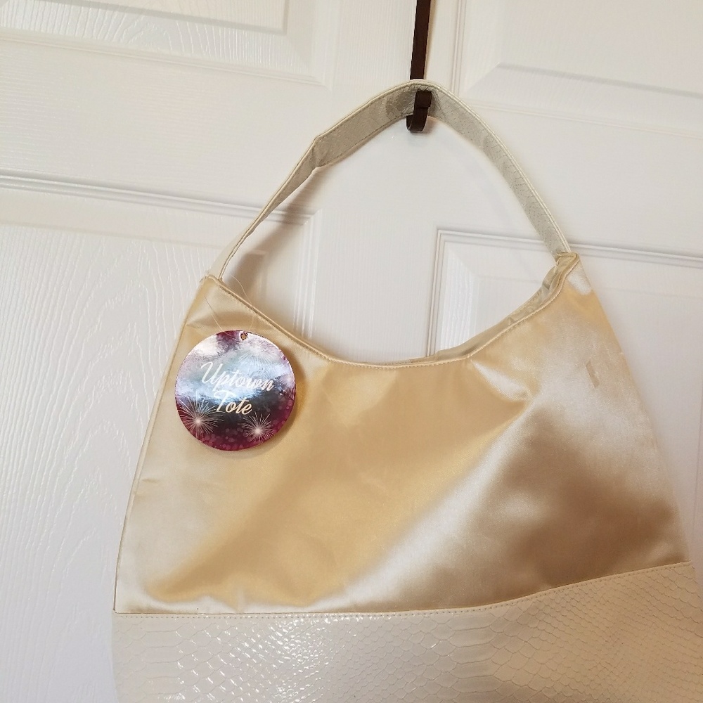 Uptown Tote. Cream Volored