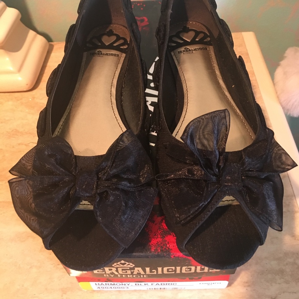 🔥Unique peep toe flats.... Fergalicious by Fergie