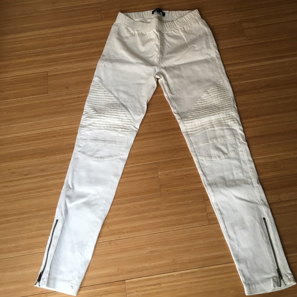 White Leggings / similar to Motto legging